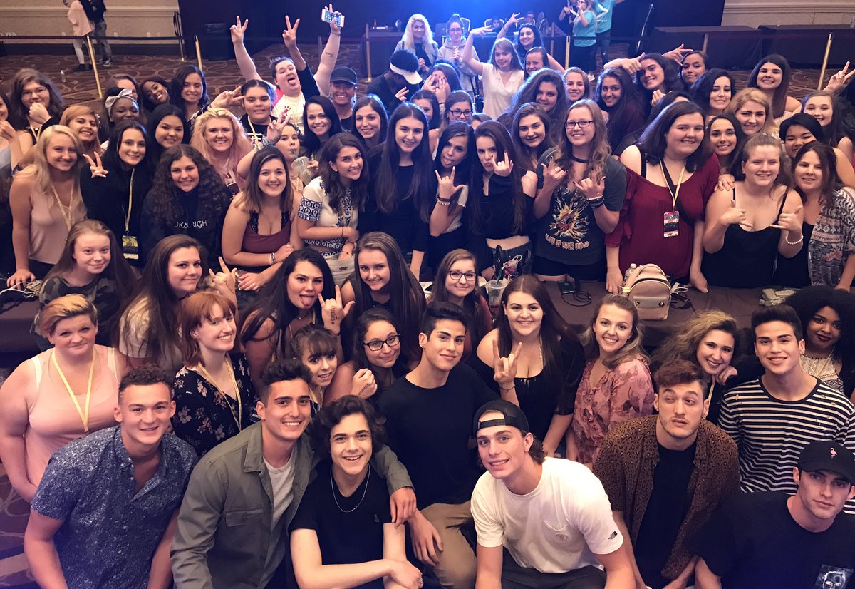DaveTheWaundr's tweet photo. #PressPlayBoston
Stage Pic! https://t.co/74YIwJsdit