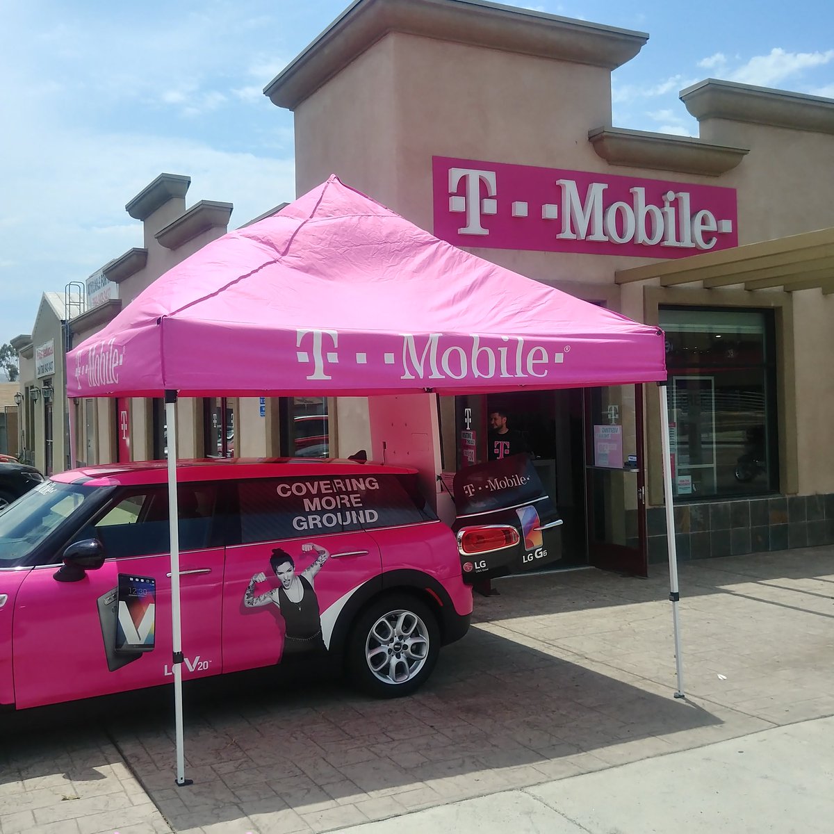 I_am_Frenchy74's tweet photo. @TMobile 5316 San Ysidro! We are ready 2 tear it up! #BOGO #LGG6 #LGV20 + Free #LGProjector #UEBoom #SmartPicks Save 💰 today! 🎶😎📱🔥 🎶 https://t.co/UrzqL8BdFV