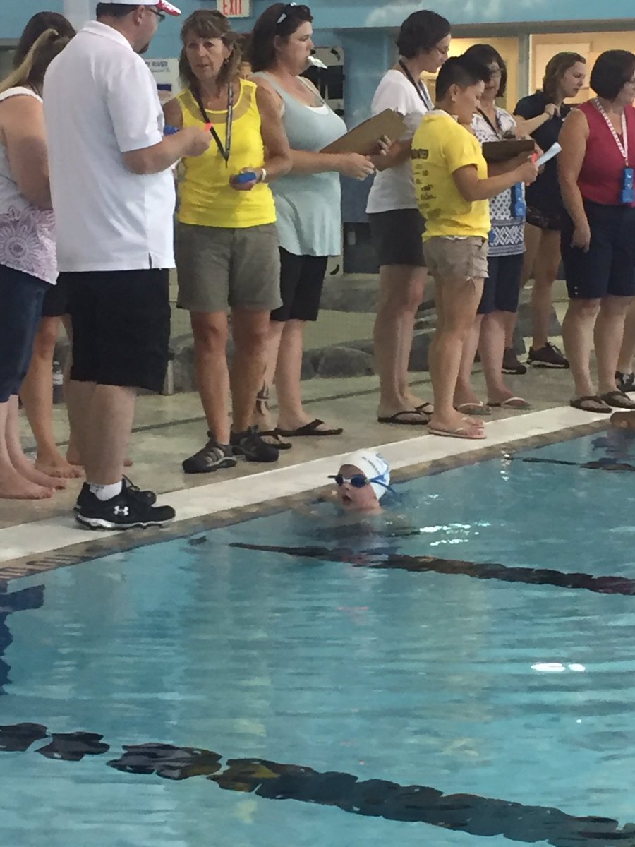 RecClaresholm's tweet photo. Friday's swim event, these kids are amazing! Brought us from 8 gold 4 silver &amp; 5 bronze to 25-20-16 as of Friday @2017SASG @ClaresholmTown https://t.co/EbWOIV7ORu