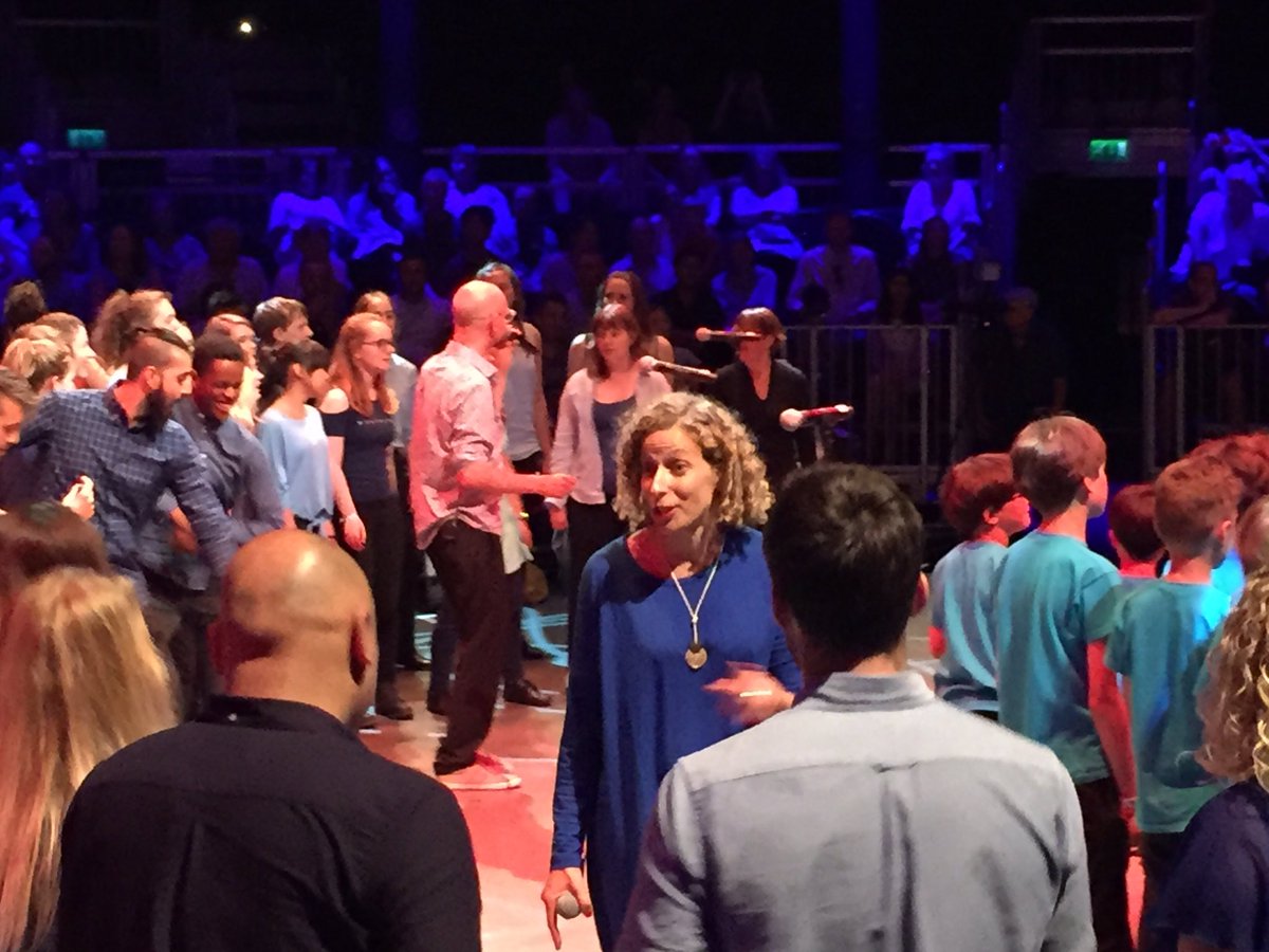Bexcouper's tweet photo. Always a pleasure to see @osnat Schmool @RoundhouseChoir thanks to  @voicesnow for an uplifting night of singing https://t.co/COBFwnDpxg