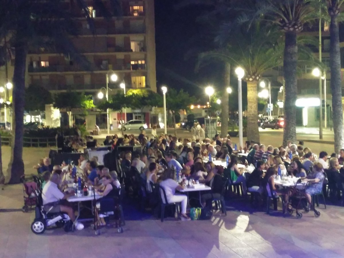 FallaGrau's tweet image. Tenim la plaça de gom a gom!#Femfalla #Femcomboi