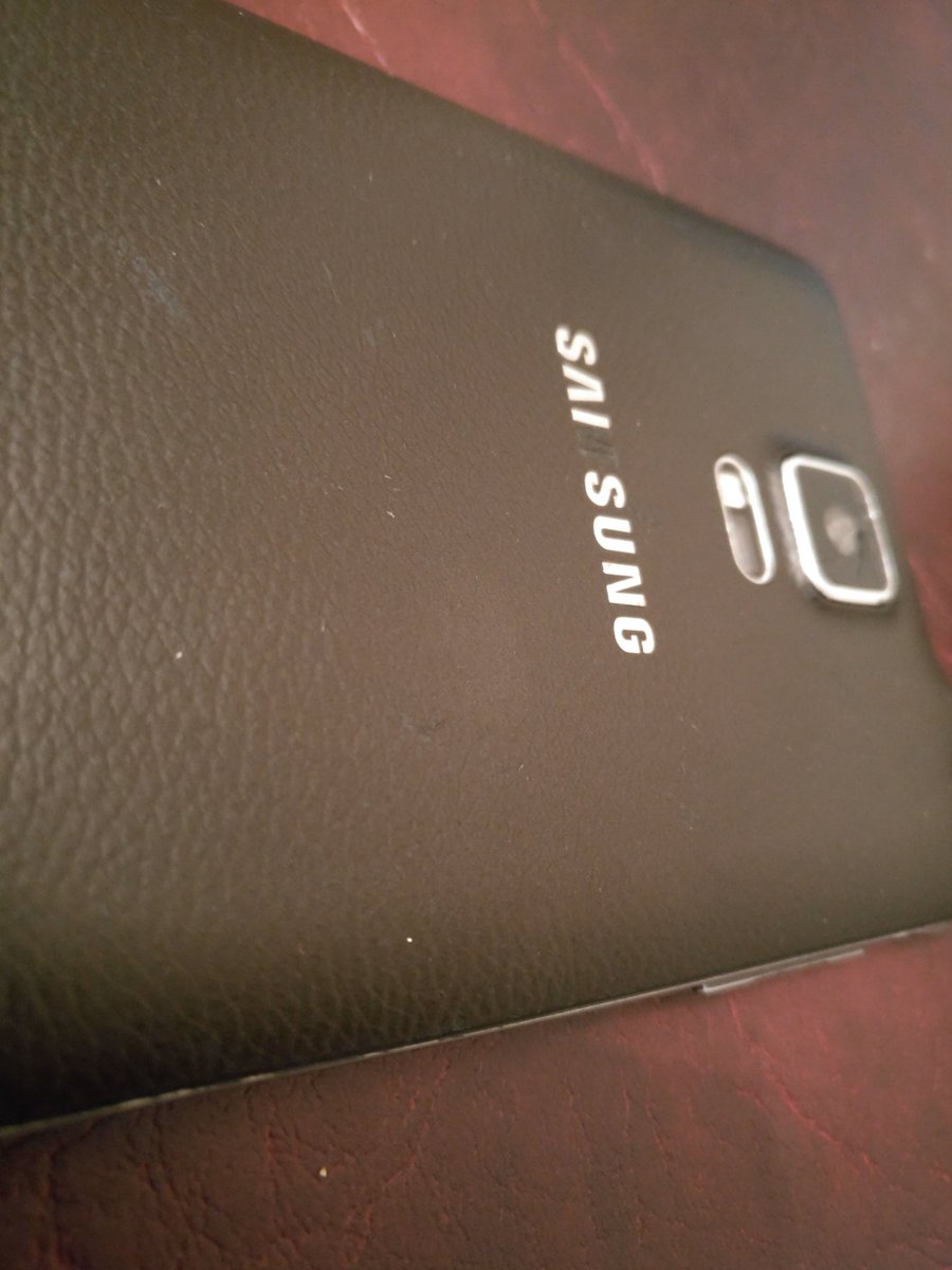 Kal_141's tweet photo. When you buy a samsung from abroad. #saisung #Samsung https://t.co/ECc1ZEStDB