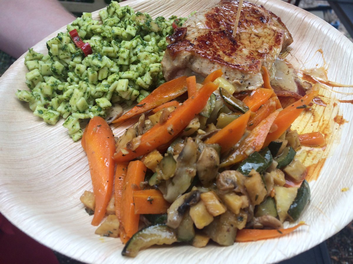 TimKlaasidTour's tweet photo. Saltimbocca met peterseliepestopasta en groentekransje! #jura #comté #vivelevelo https://t.co/vS8j9aSmSi