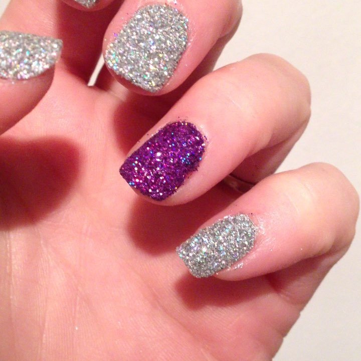 LondonAllotment's tweet photo. Not the best for going the gardening but i love the sparkle I just put on my nails #nails💅 #nailart #nailsofinstag… https://t.co/xteY2NqVFk https://t.co/4NR2VJ4nzW