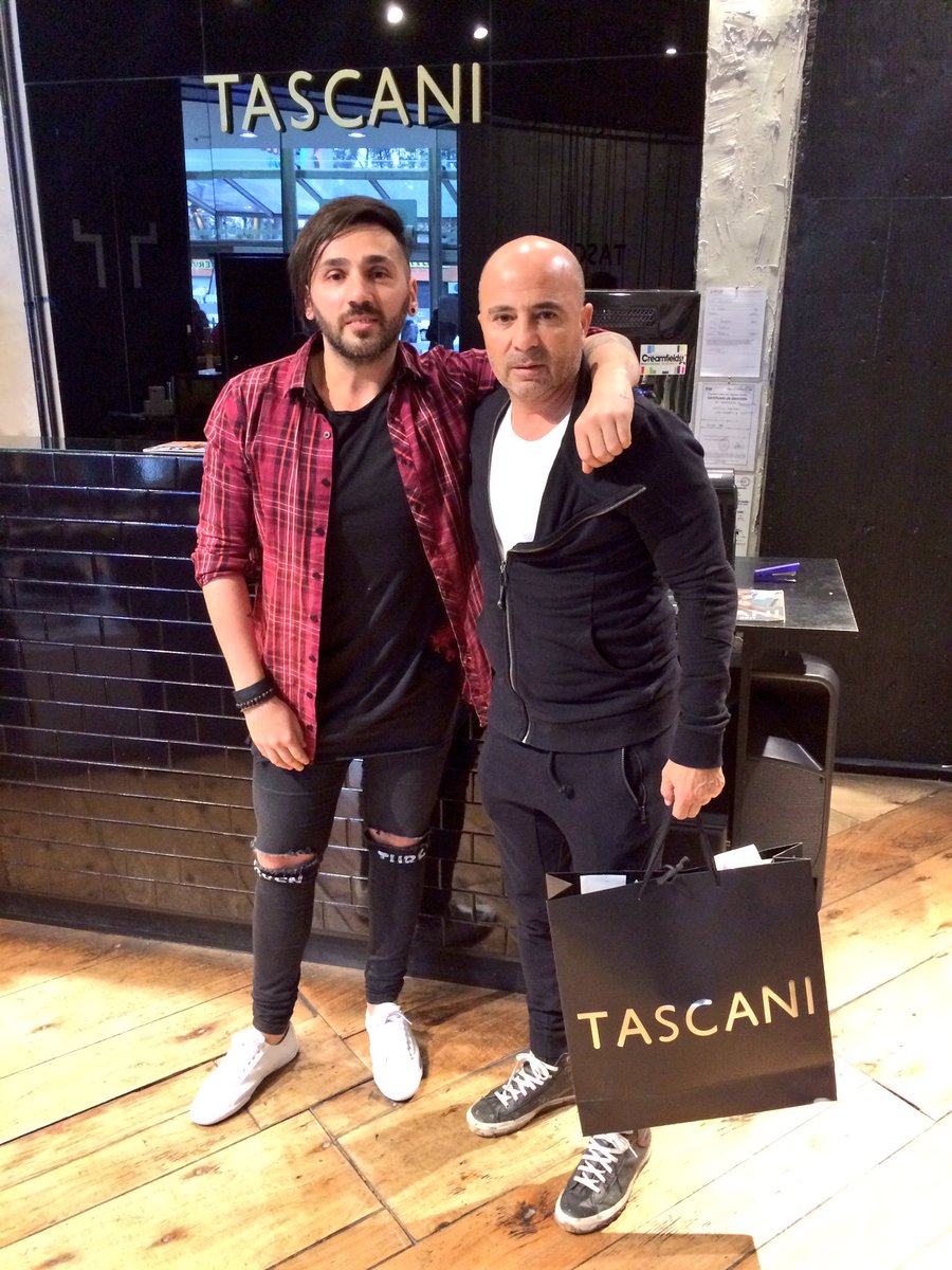 _fherlo's tweet photo. Gracias Sampaoli por elegir nuestro local! UN HONOR! 🙏🏼
#Tascani #LasToscas @TASCANI_Canning #menswear #mensstyle #men #style https://t.co/2skr5T9vPs