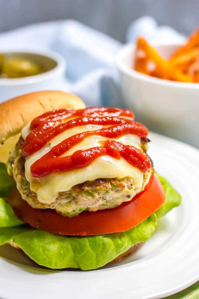 Hidden veggie burgers are the best! Try these Zucchini turkey burgers via <a href="/FamilyFoodTable/">Kathryn Doherty</a> buff.ly/2tik8By
