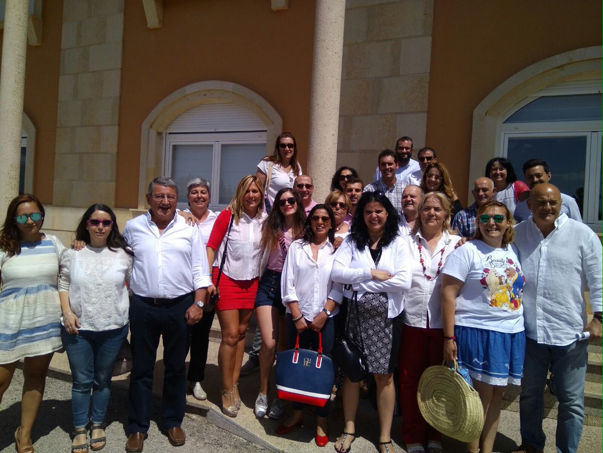 cortesangelama's tweet photo. Mucha #CamisaBlanca de mi esperanza en el #Congresillo de #Leon 😉 #SomosSocialistas 🌹🌹🌹🌹🌹🌹🌹🌹🌹🌹🌹🌹🌹con @luistudanca #ElCambioHonesto en #CyL https://t.co/aZ1dL0xTZl