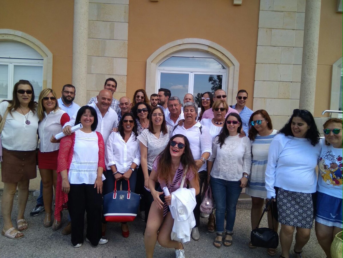 cortesangelama's tweet photo. Mucha #CamisaBlanca de mi esperanza en el #Congresillo de #Leon 😉 #SomosSocialistas 🌹🌹🌹🌹🌹🌹🌹🌹🌹🌹🌹🌹🌹con @luistudanca #ElCambioHonesto en #CyL https://t.co/aZ1dL0xTZl