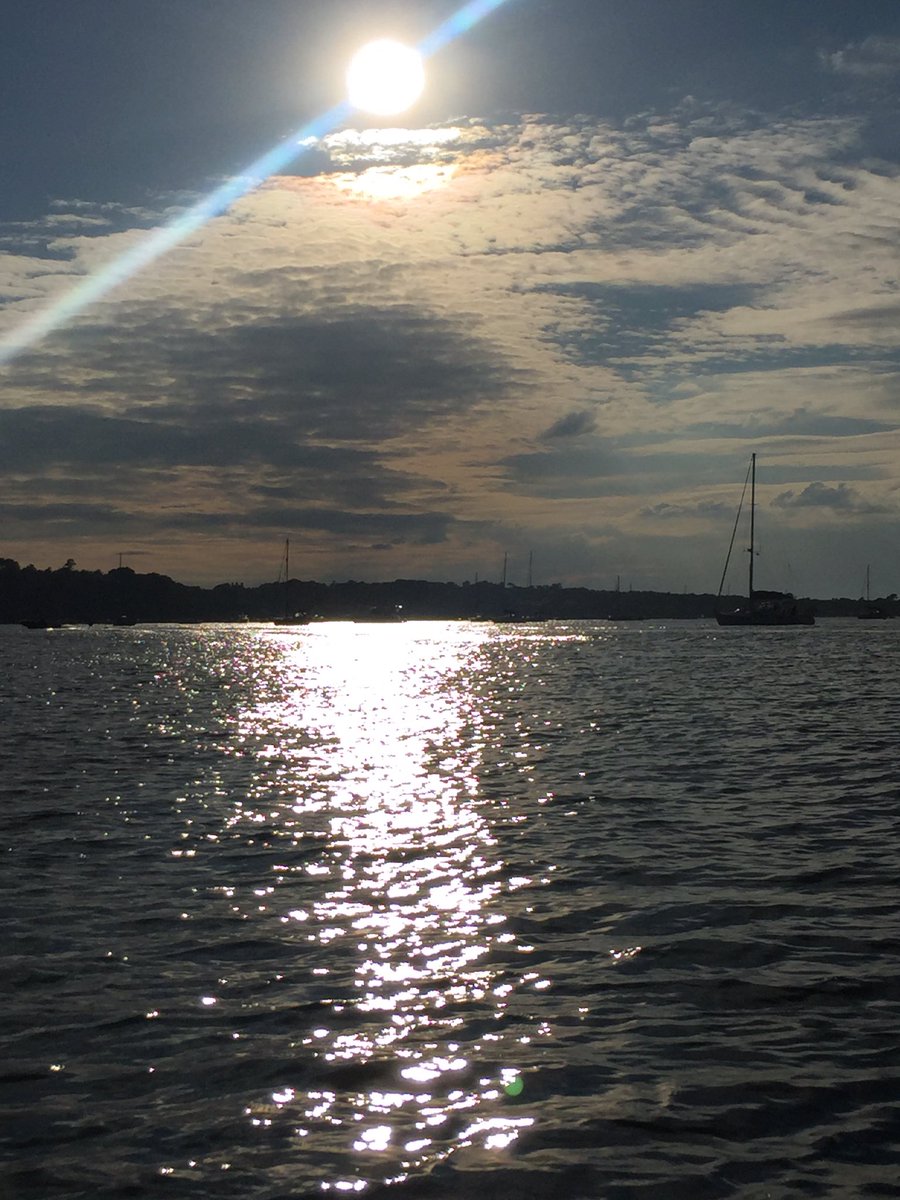sarah_janemad's tweet photo. Lovely boat ride tonight with Benny & @graham_beeke to #Harrysrocks #swanage #studland #purbecklife https://t.co/Js0Q8RHDKI