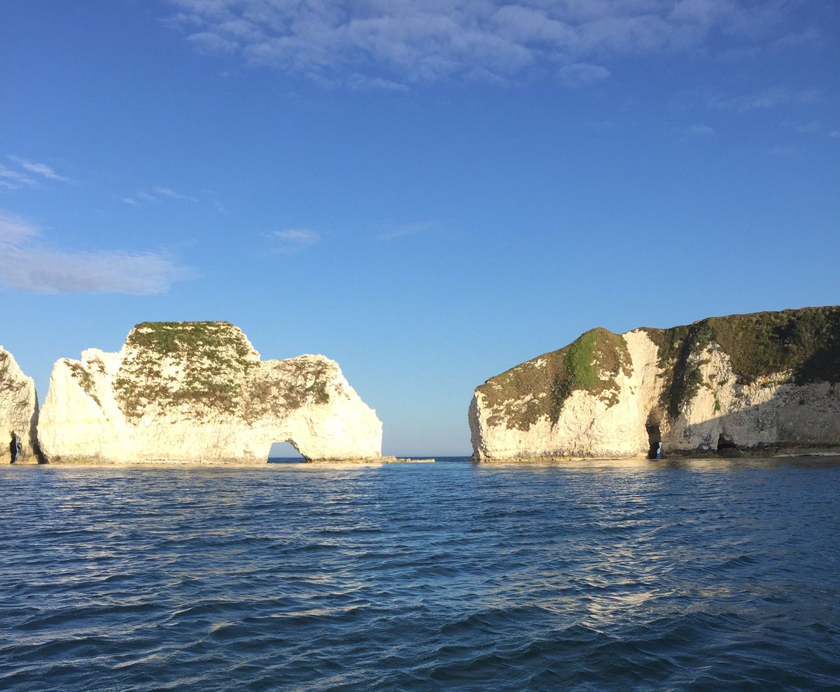 sarah_janemad's tweet photo. Lovely boat ride tonight with Benny & @graham_beeke to #Harrysrocks #swanage #studland #purbecklife https://t.co/Js0Q8RHDKI