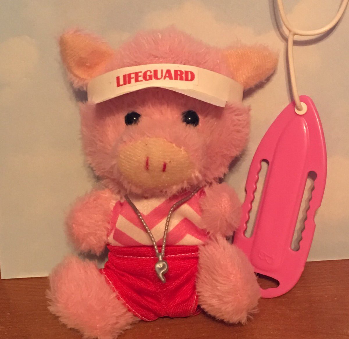 crazy_pig_lady's tweet photo. I am starting a Pig Decorating Anonymous for anyone who's interested. https://t.co/MWmRxamWI5