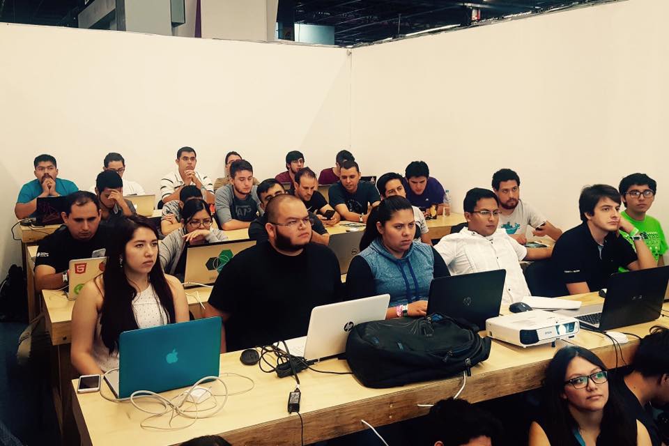 mlkvn's tweet photo. Días en de @T3chWo &amp; @getabed_today en @Campuspartymx #CampusParty2017 #SoyTechWo https://t.co/tSLxKIEHEw