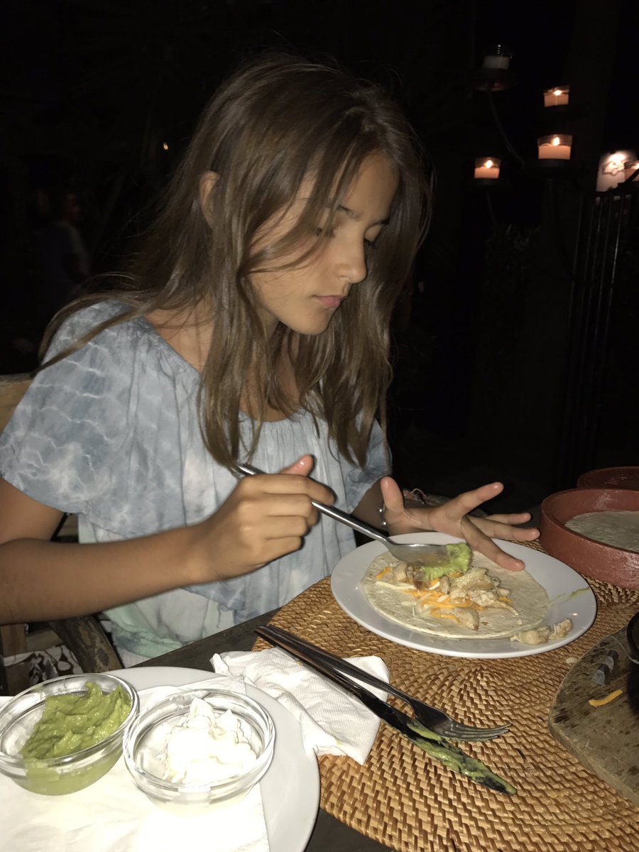 Cenando en el mexicano del <a href="/100FunHotel/">100% FunHotelTarifa</a> 😋💜💜💜💜