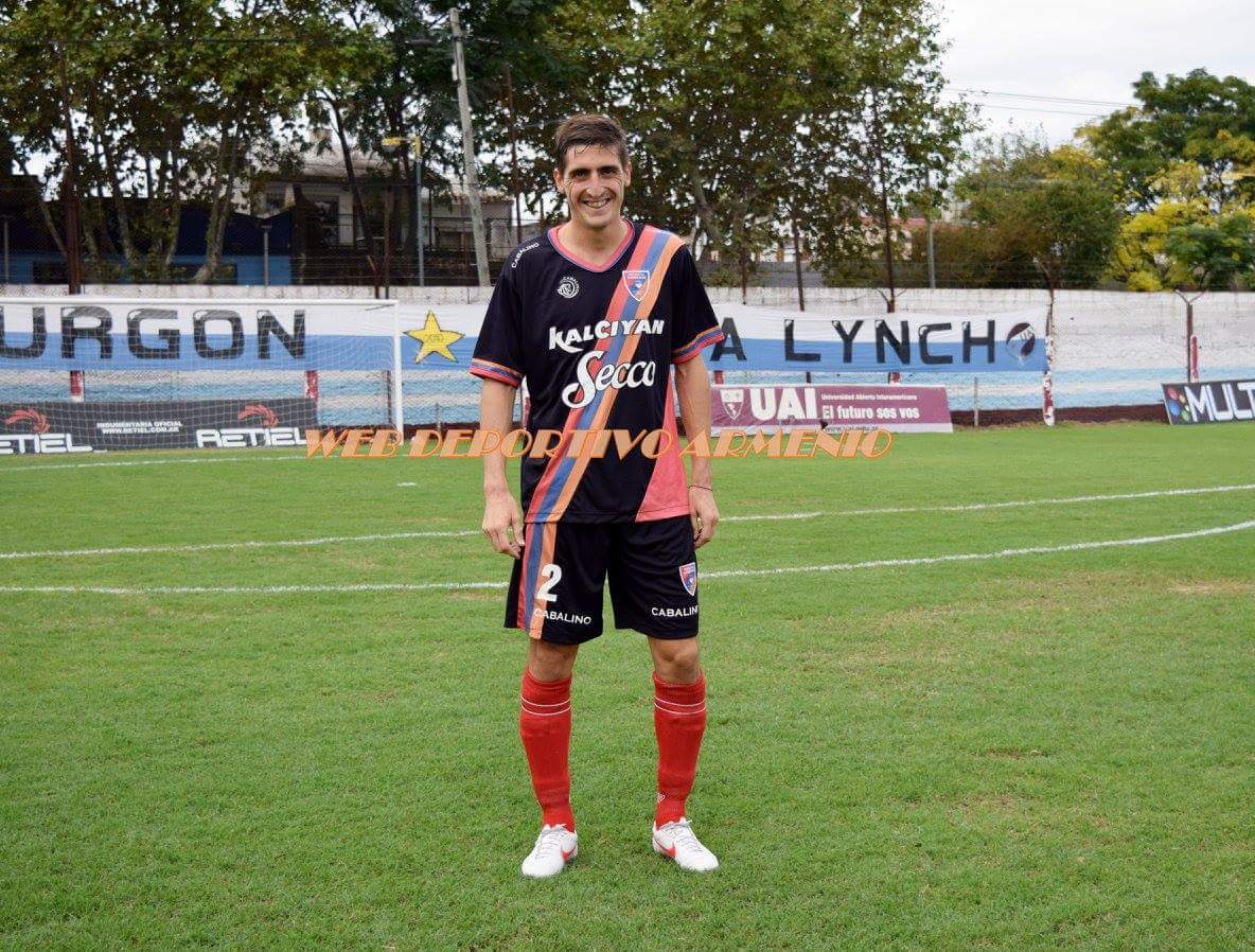 DepArmenio's tweet photo. Luciano Nebot dejó de ser jugador de Armenio. 
De parte de la familia Tricolor le deseamos lo mejor de ahora en adelante.
Armenio es tu casa https://t.co/NXAB7EXING