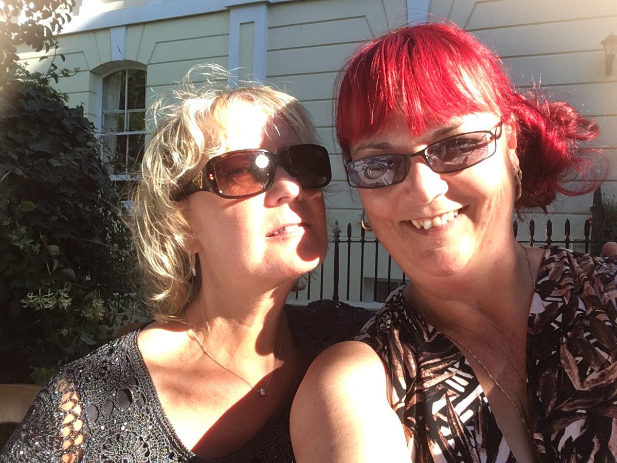bexgooding1's tweet photo. Great garden party, glorious sunny Devon #drinkingredwine #birthday #eating out https://t.co/Ac2e0n0qqd