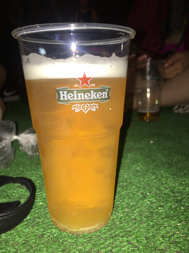 katy297's tweet photo. Hi @Heineken is this a pint? https://t.co/9SaRJGa0k4