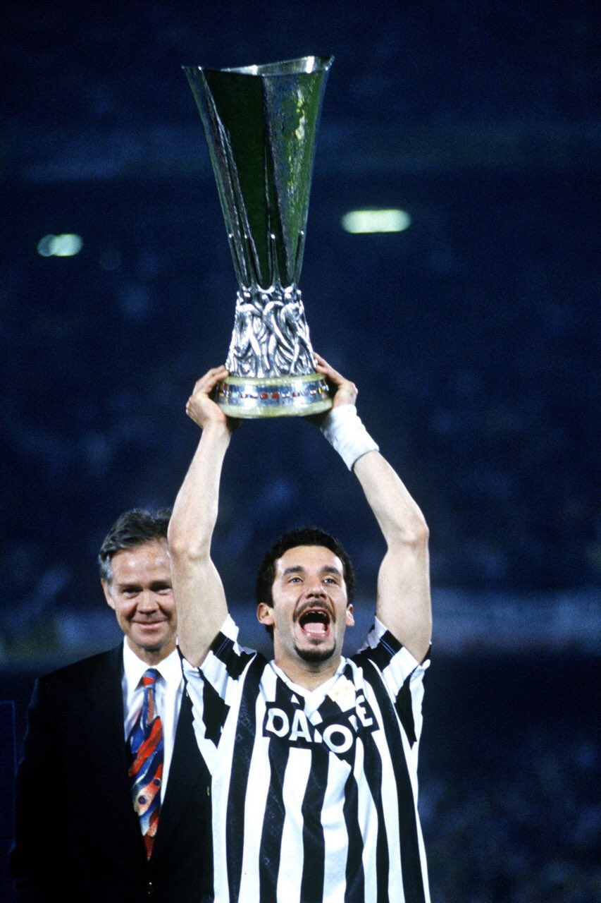 Happy birthday to Juventus legend Gianluca Vialli, who turns 53 today.

Games: 145
Goals: 53 : 5 