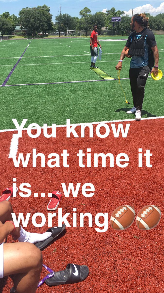 Delhigh24_7's tweet photo. The dream is real but the lifestyle is realer! In love with the process🏈🤷🏽♂️ #ImReallylikedat 4️⃣-1️⃣3️⃣ @WhoStopping88 https://t.co/EeDSZuD6Fq