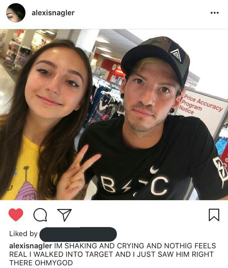 starlightfools's tweet photo. I WILL NEVER UNDERSTAND HOW PEOPLE CAN JUST BUMP INTO CELEBRITIES AT THE STORE. I CAN'T EVEN FIND MY MOM AT A STORE https://t.co/snOr15XsPE