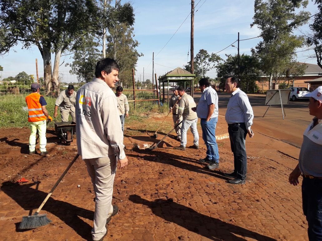 ObrasPublicasOk's tweet photo. Sábado de trabajo en la ciudad! #ItaembeMini
Retiro de adoquines, imperfecciones y #Bacheo en Calle 154 y Av 147 https://t.co/9LBWFFIYMe