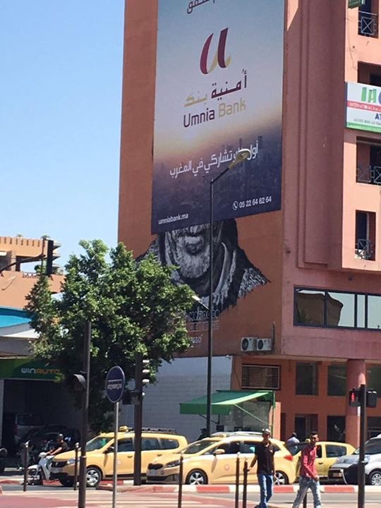 issambenj's tweet photo. Umnia Bank réagit aux demandes des internets et retire sa pub de la façade 👏🏻👏🏻 #BadBuzz #Goodreaction https://t.co/UNSLx2IXjF