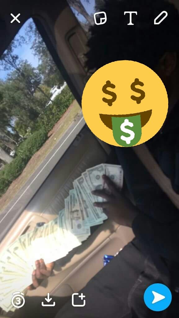 HunnitBandDee's tweet image. Had to run up🏃 a check 💸fuck a friend 🖕🏾#Doeee🤘🏿