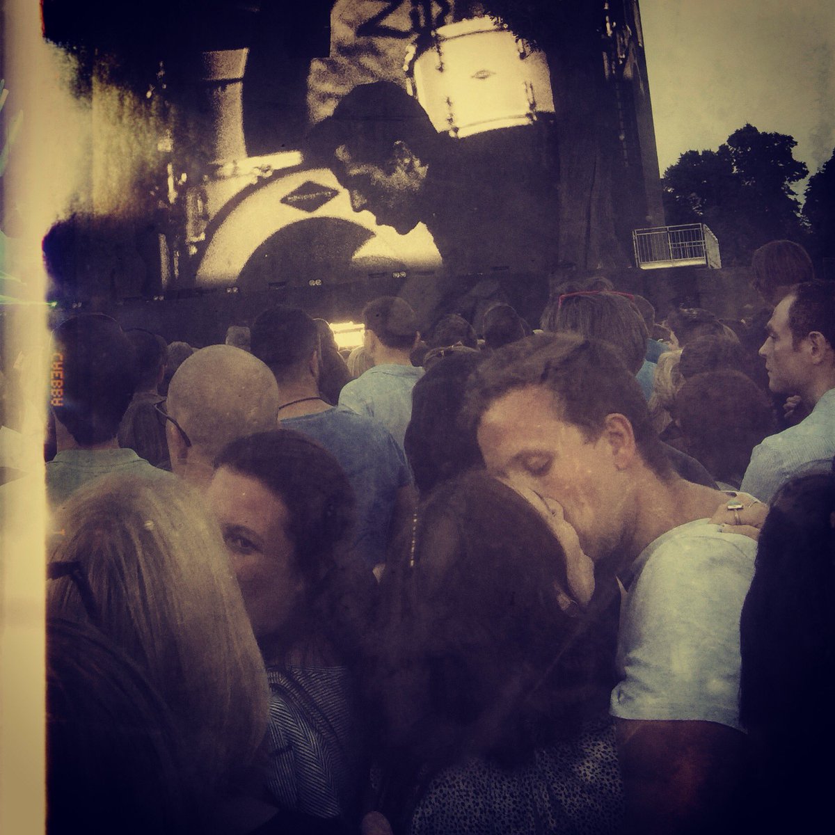 ReveekMusic's tweet photo. #thekillers killing it tonight in Hyde Park #BSTHydePark https://t.co/k5pl62tpDg