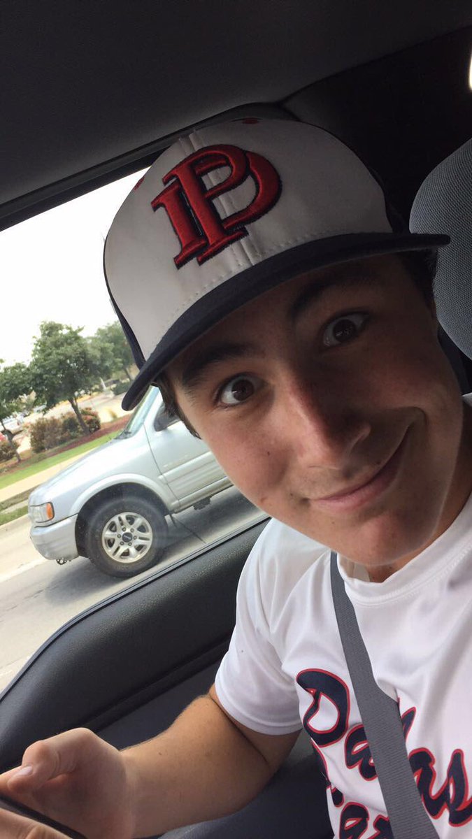 EricGilm0re's tweet photo. @BeamsDenton Happy Birthday Buddy Boy https://t.co/0TtNHHlRVZ