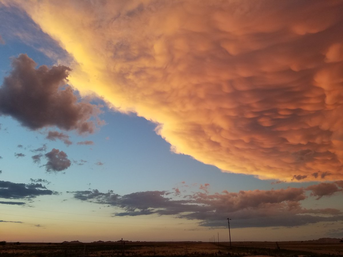NomaditAgain's tweet photo. Just can't get over this sky! #southdakota #circleviewranch #nomaditagain https://t.co/fbMcaUO6wi