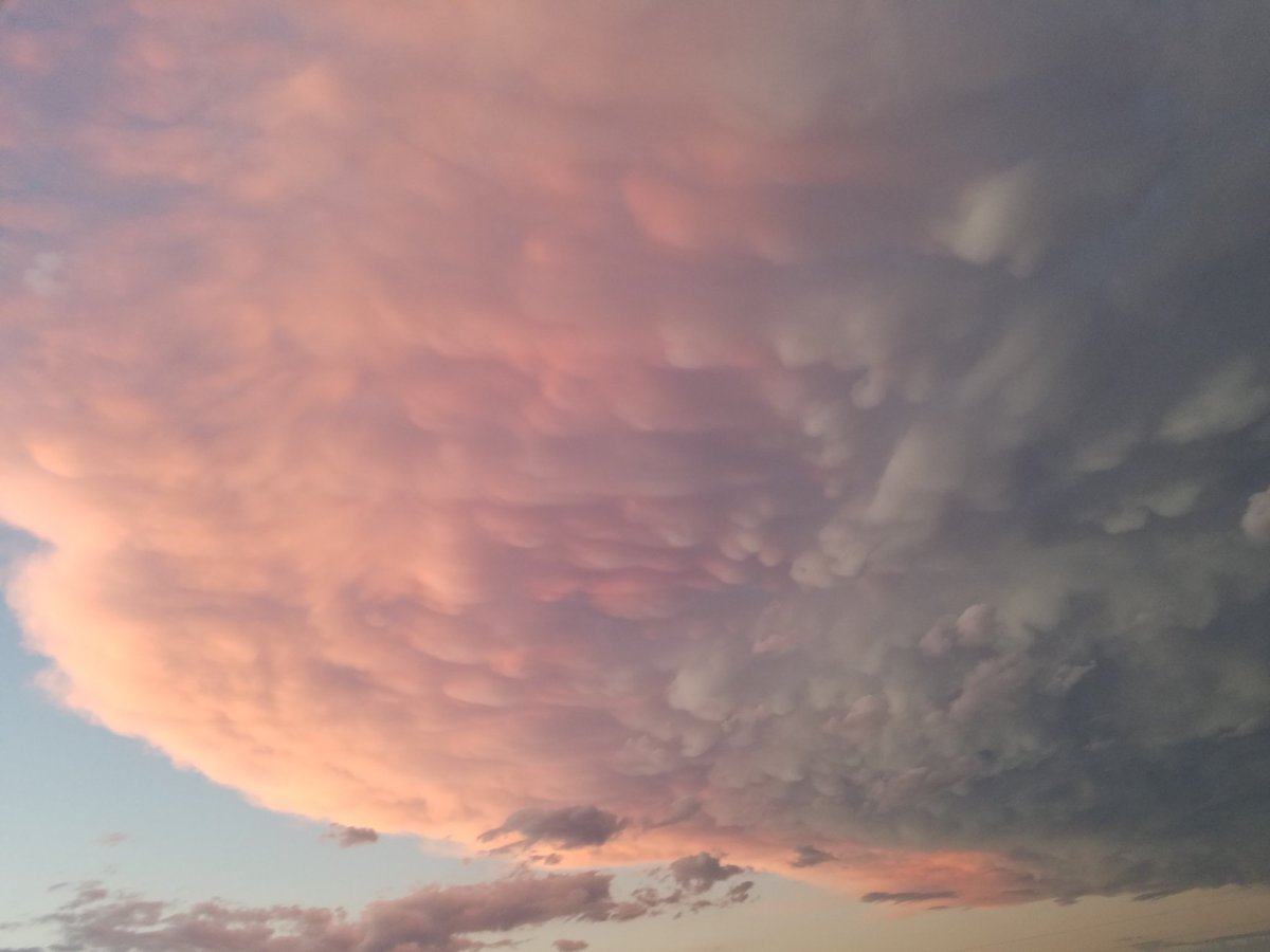 NomaditAgain's tweet photo. Just can't get over this sky! #southdakota #circleviewranch #nomaditagain https://t.co/fbMcaUO6wi