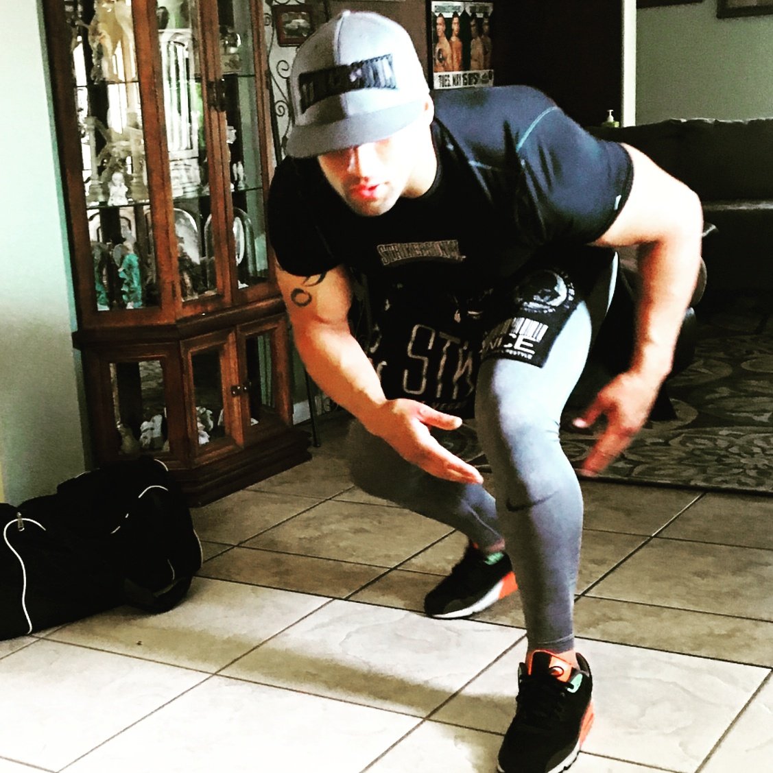 StrikersOnly's tweet photo. @JorgeLopezMMA off to train #MMA wearing #StrikersOnly compression t-shirt ANF #Flexfit 3d embroidered hat #UFC213 #Vegas #UFCEXPO #TUFF https://t.co/XRjWyDKCg2