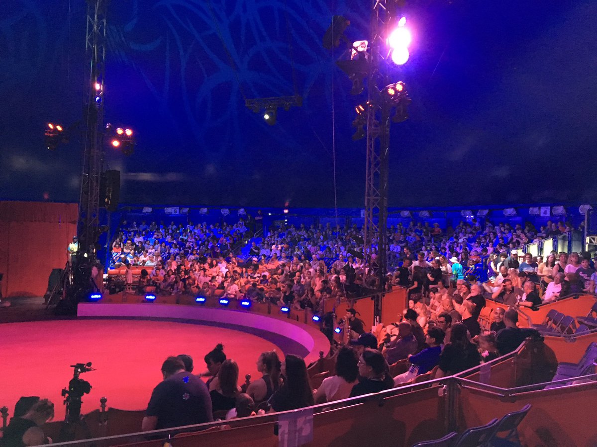 CircusArtsSRQ's tweet photo. It's all happening! The last professional show of @SmithsonianFolk is LIVE under the Big Top! #CACinDC #2017Folklife https://t.co/mOKSOwm1qi