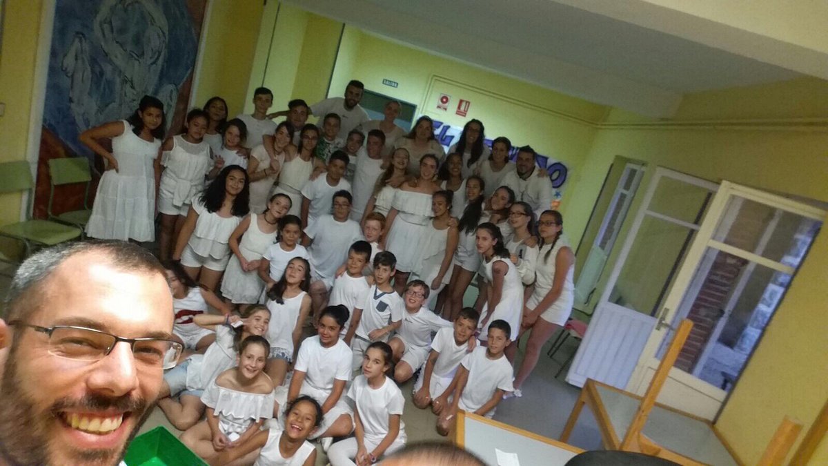 cdsanjose1's tweet photo. Fiesta de final de campamento ¡no queremos irnos! 😢💃🏼 #elSanJoMola #Cervera17 #campatime https://t.co/dJGAueYy7c