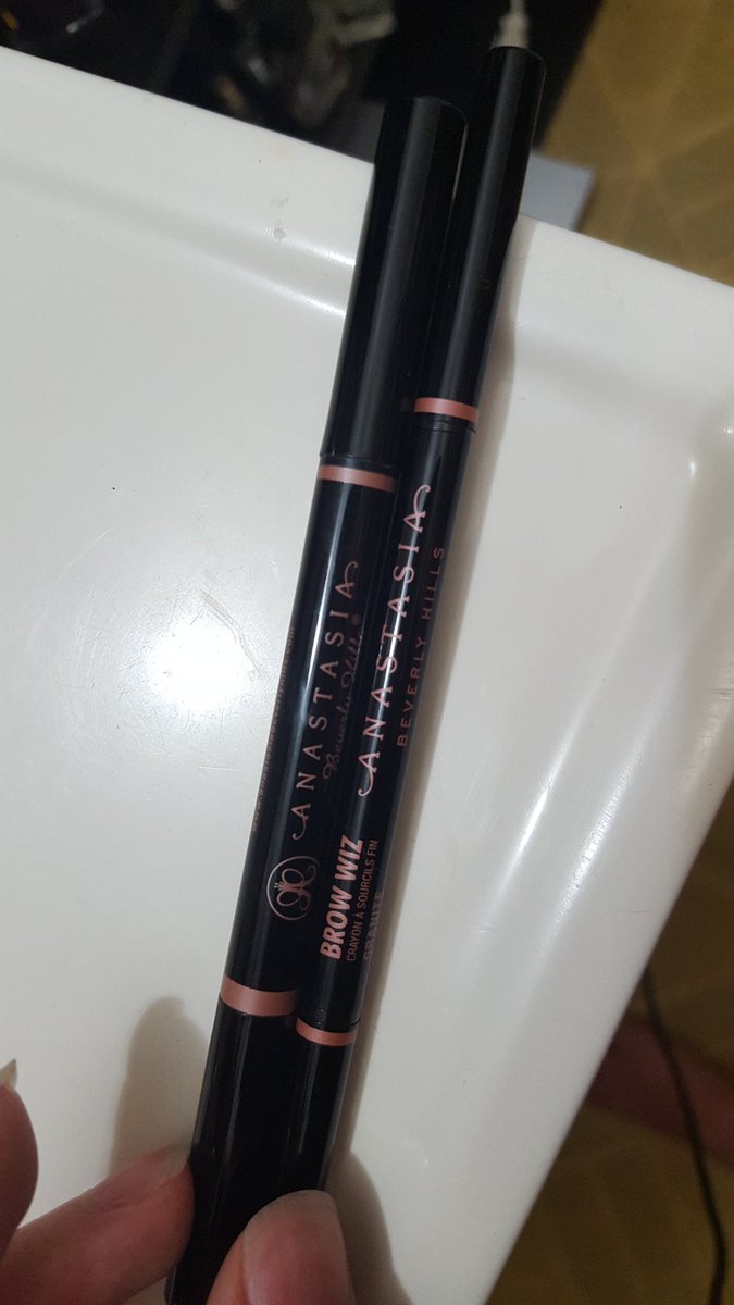 Amber3292's tweet photo. When you finally spend the money to get your favorite eyebrow pencil and you choose the wrong color because the last time you ordered that.. https://t.co/mcwoQXSL2h