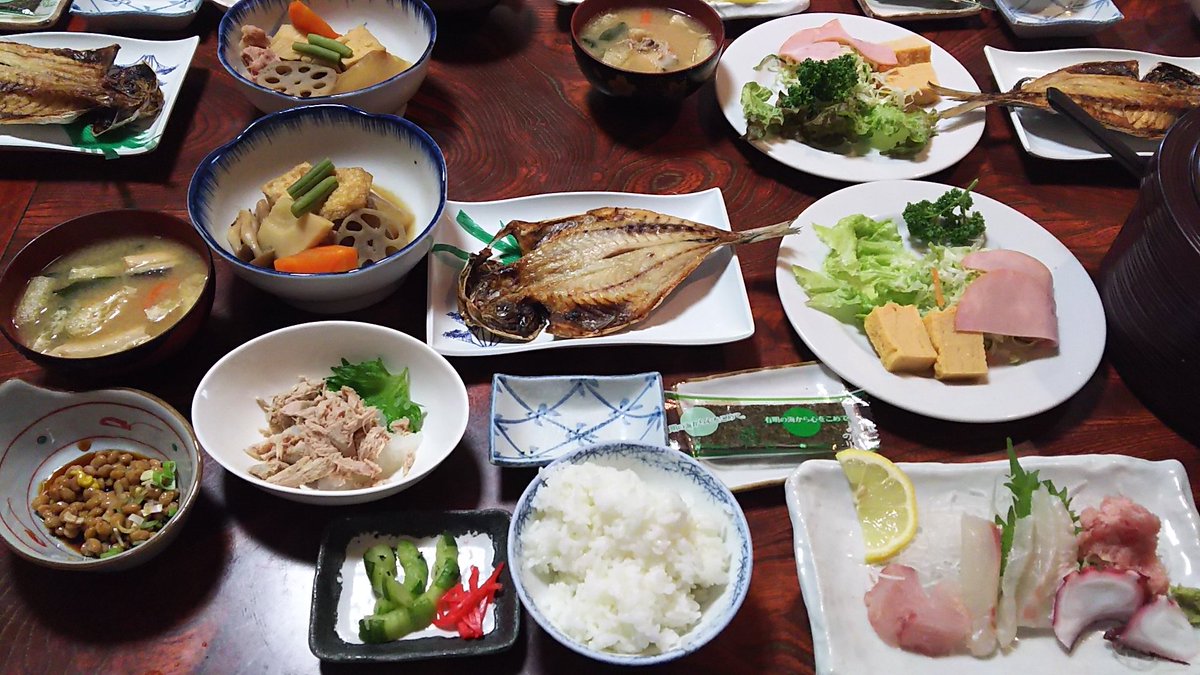 Moom41425043's tweet photo. 過食道リターンズ!
朝からステキな眺め!😂
#gupp
#いそや https://t.co/aO1ofnkpYB