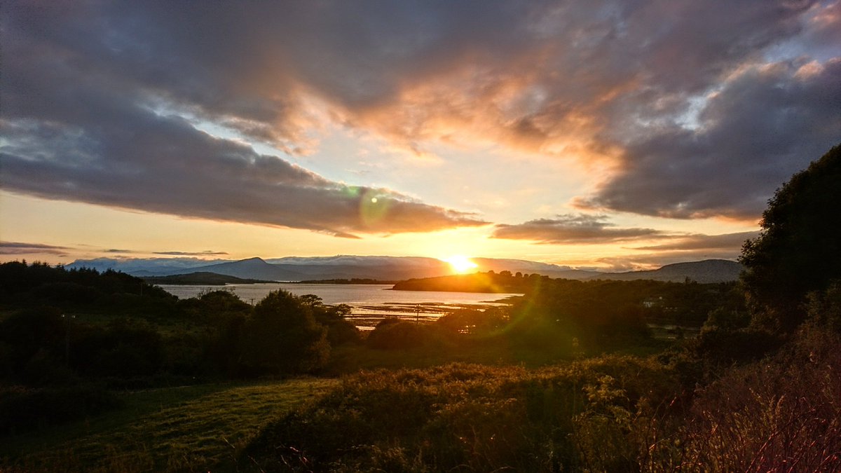 Sunset at the end of another beautiful day @bantry_bay @wildatlanticway @discoverwcork @TourismIreland @IRE_Tours @CorksRedFM @visitwestcork