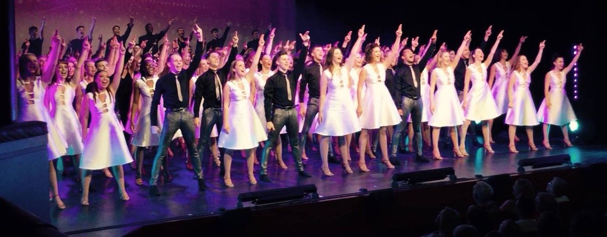 Katie_L96's tweet photo. @PERFORMERS_COLL Class of 2017... It's been a pleasure ❤️ https://t.co/Tc5DYPy4Mu
