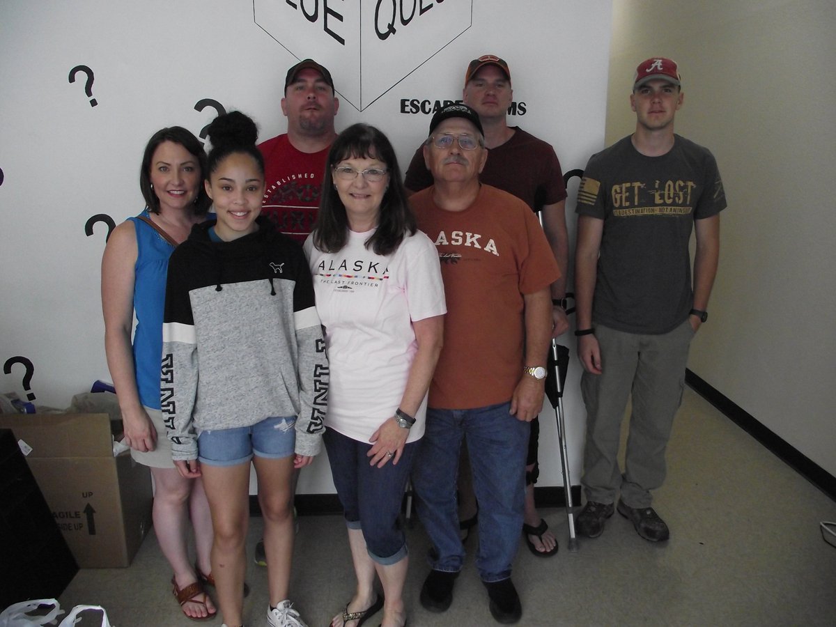cluequestok's tweet photo. Team photos for July 8th, 2017. #mysteryfun #cluequestok #escaperoom https://t.co/rI4kdj5ZQR