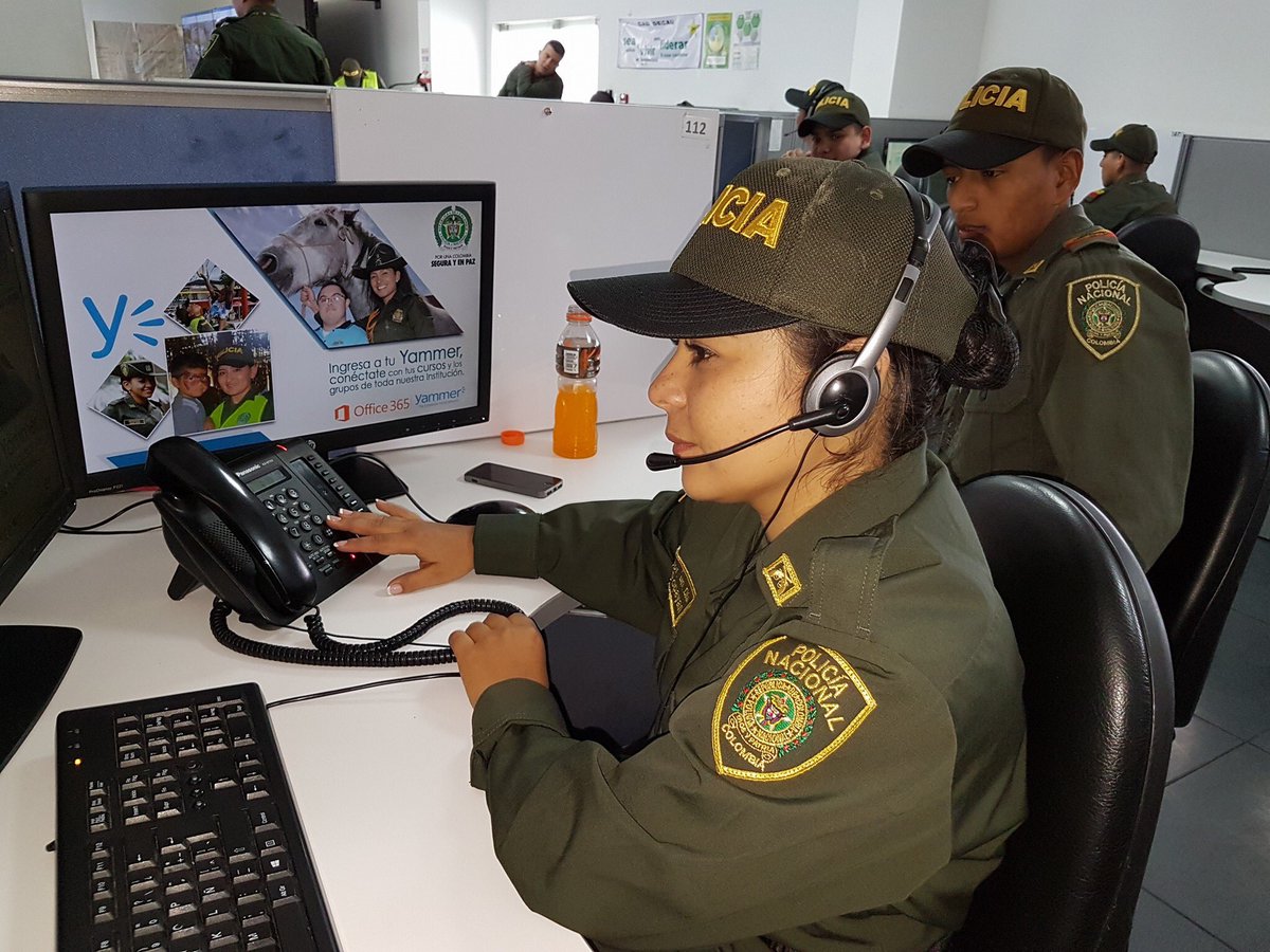 MellizoMaye's tweet photo. Una labor muy bonita @PoliciaColombia @PoliciaPopayan @PoliciaCauca Dios los bendiga #Curso005 Afortunada #PoliciaPorUndia #GraciasTotales https://t.co/LeSr0LrMvN