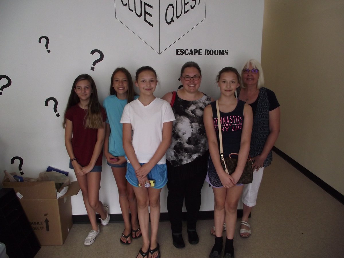 cluequestok's tweet photo. Team photos for July 8th, 2017. #mysteryfun #cluequestok #escaperoom https://t.co/5E2uD3d58V
