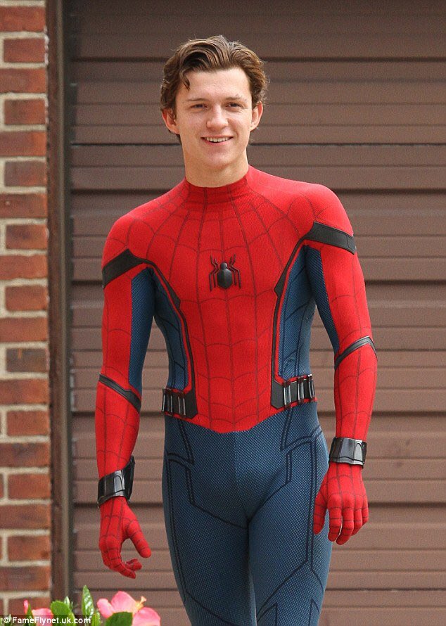 RT @ComicBookRumors: Better Spider-man?
RT Tom Holland
LIKE Tobey Maguire https://t.co/B4es2wvMZg