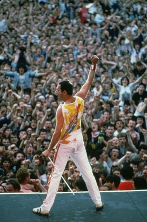 la carretera Enriquecimiento arena Julieta Venegas on Twitter: "El Rey Queen, en Wembley, 1986. #freddiemercury  #phdenisoregan 📷🤴 https://t.co/kQt6JPnQOV" / Twitter