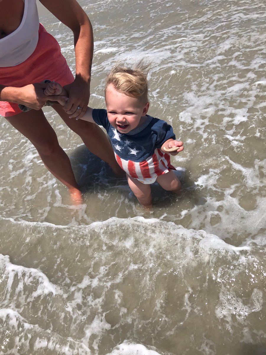 TheoReactionss's tweet image. Candids by the beach #BeachBaby #SummerTime #SummerVibes