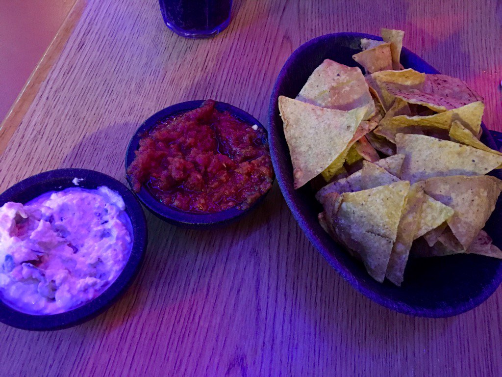 DawnGBentley's tweet photo. Nothing better than @ElAzteco_EL salsa and cheese... except the main course- #TOPOPO https://t.co/l8eePWfY4Z