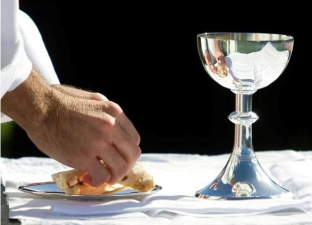 7NewsSydney's tweet photo. The Vatican has outlawed gluten-free bread from being used to celebrate the Eucharist. https://t.co/oGC36eZMj6 #7News https://t.co/KDUCMFxaQG