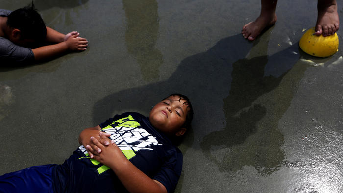 latimes's tweet image. Downtown L.A. hit 98 degrees today, breaking 131-year-old record of 95 degrees set in 1886 lat.ms/2sRWAGU