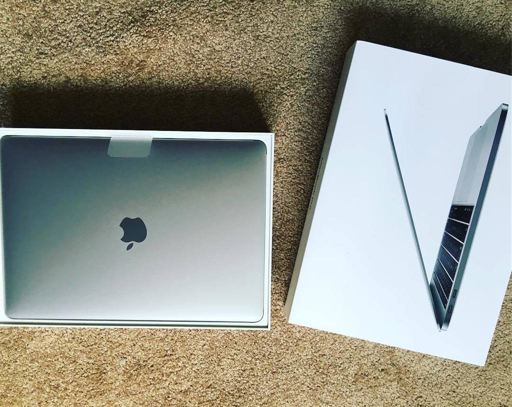 ReaderX09's tweet image. #MacBookPro2017 ift.tt/2tVcobN