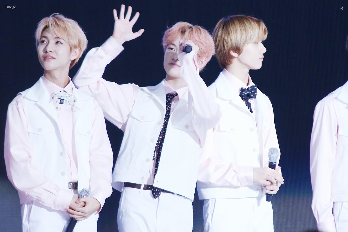 011122_CHENLE_'s tweet photo. 170708 SMTOWN CONCERT 
인사도 이쁘게 해주는 천러💖
#NCT #NCT_DREAM #CHENLE #천러 #RENJUN #런쥔 #JISUNG #지성
https://t.co/h64XCefdSX
https://t.co/EwlgFZsij0 https://t.co/wdY3wtgZDQ