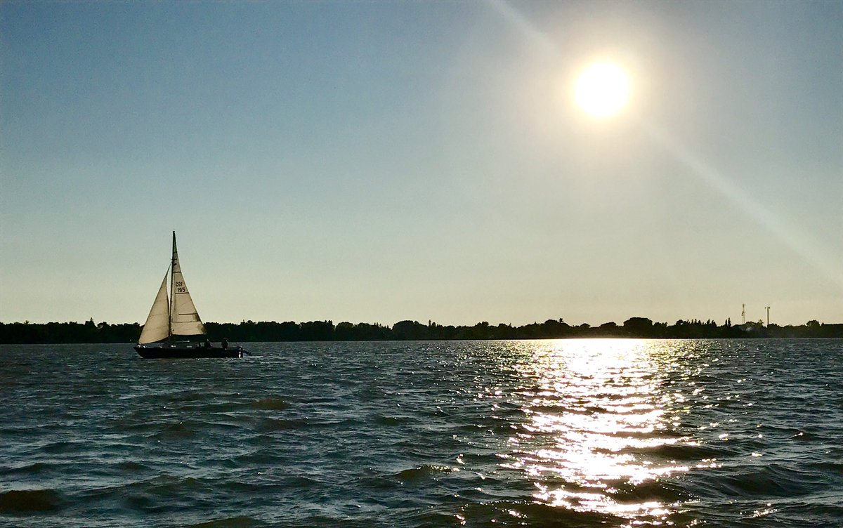 FBadventures_12's tweet photo. #gimli #manitoba #lakewinnipeg 👌@TravelManitoba @Thephotohour https://t.co/jhZz8mHOBW