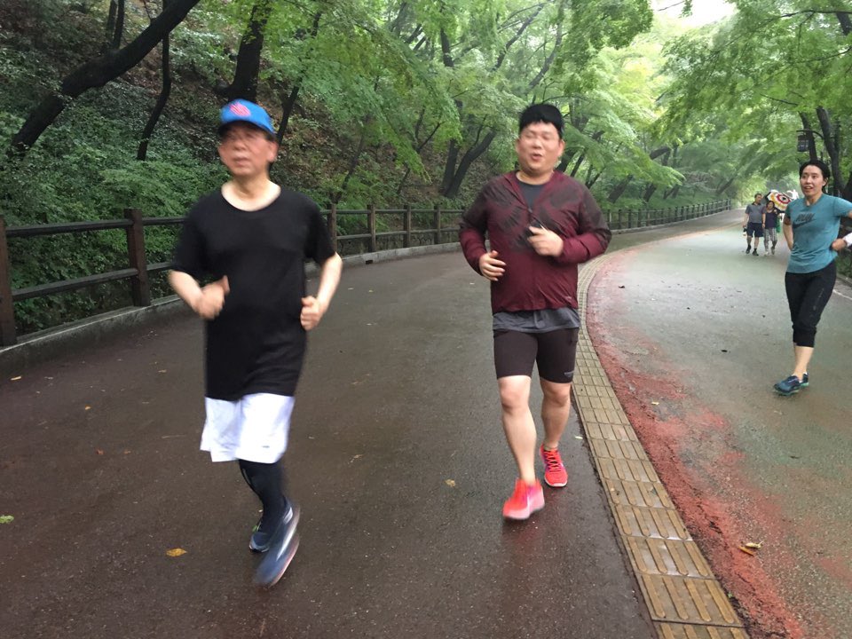 오늘 아침 남산에서 달리기를 시작했습니다
내년3월 쯤에는 마라톤 완주해 보겠다는 야심찬 계획을 세웠는데 응원해 주세요^^